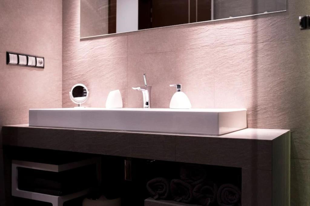Evergreen - Old Town Spacious Stylish Apartment With Ac And One And A Half Bath, Baby & Kid- Friendly Bratysława Zewnętrze zdjęcie